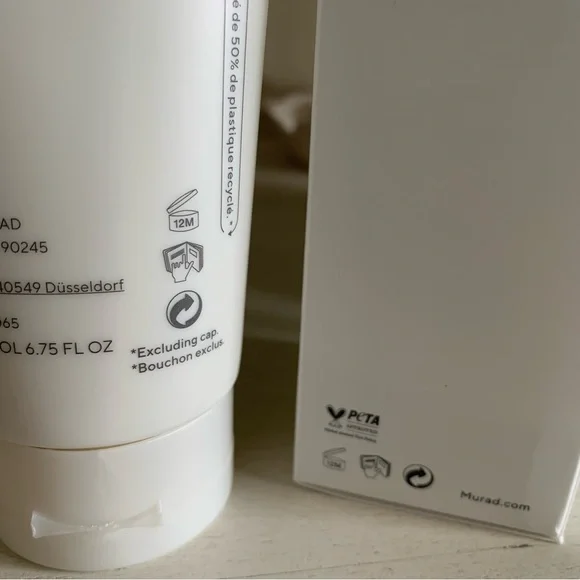 MURAD Renewing Cleansing Cream - Picture 6 of 8